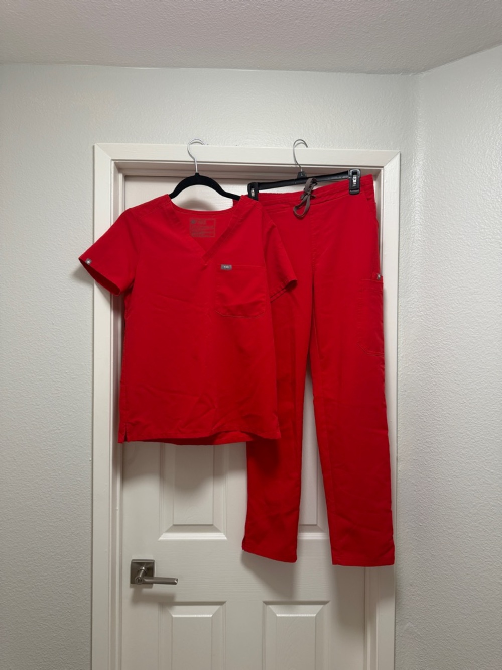 Figs Red Scrub Set